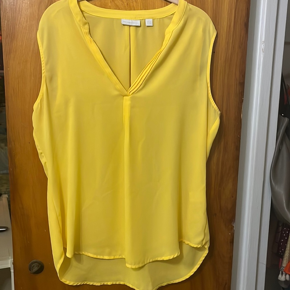 NY&Co v-neck yellow cut off blouse